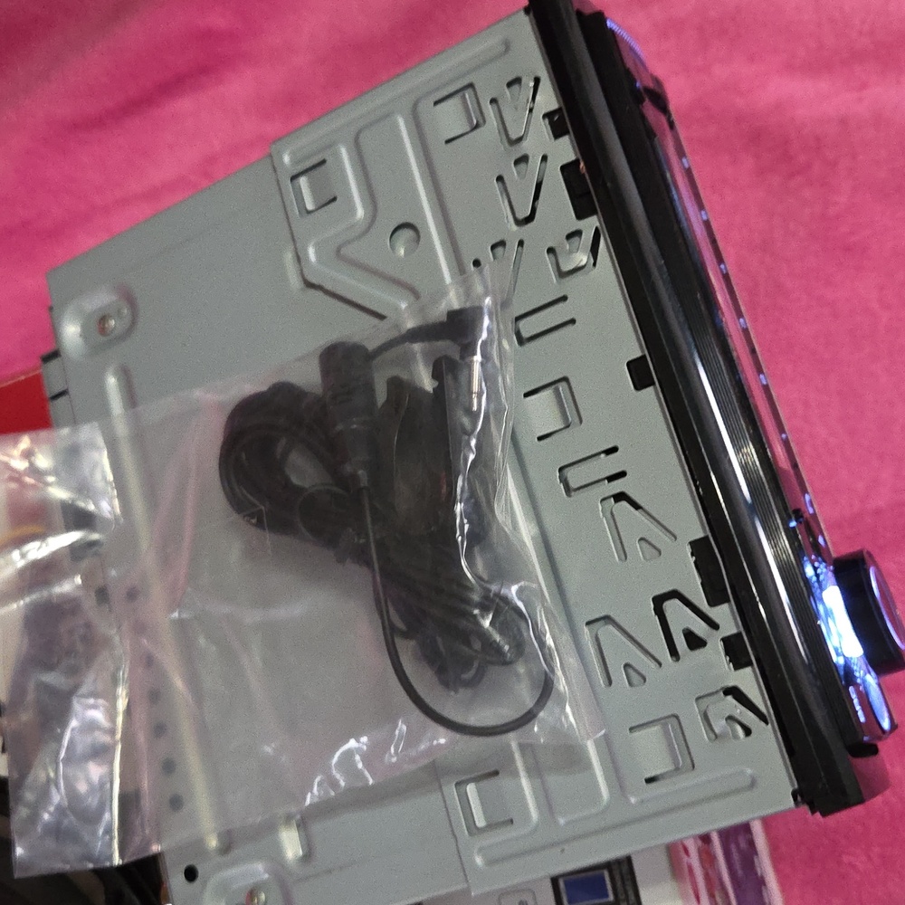 Pioneer DEH-S7200BHS Car Stereo - Black - Picture 7 of 10